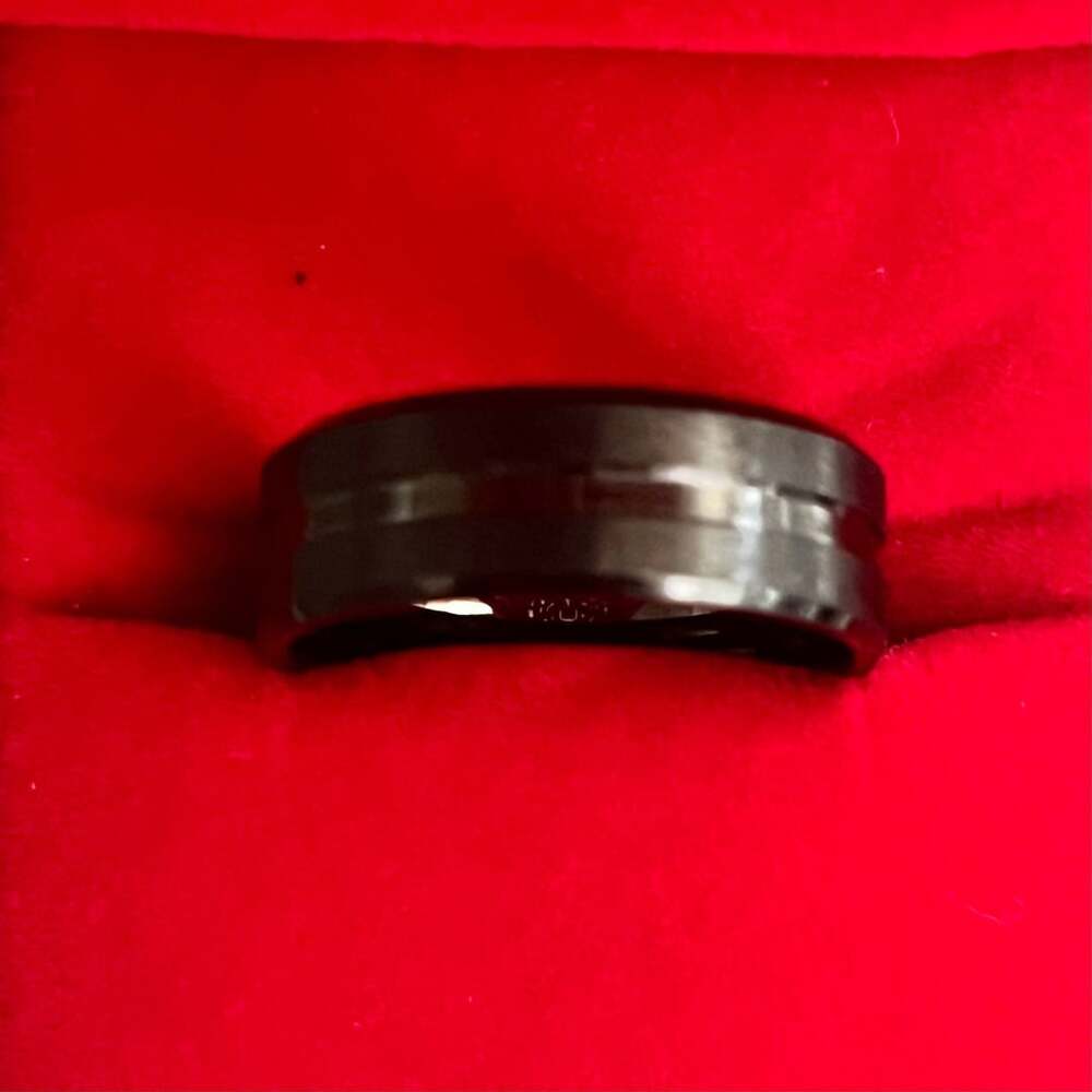 LYNX Men's Iron Plated Stainless Steel Textured Ring 8mm Band Size 11